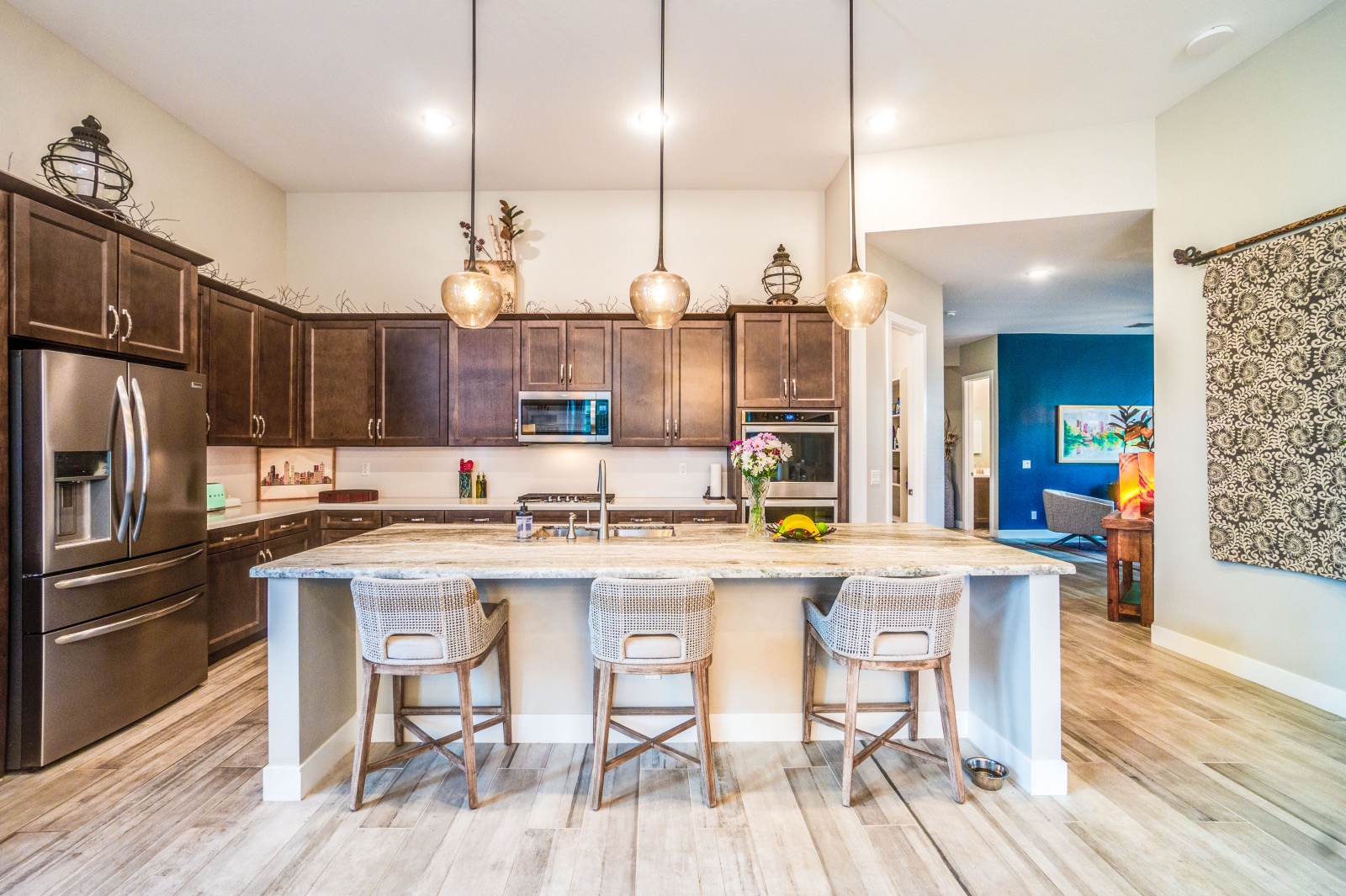 picture of a kitchen with kitchen island